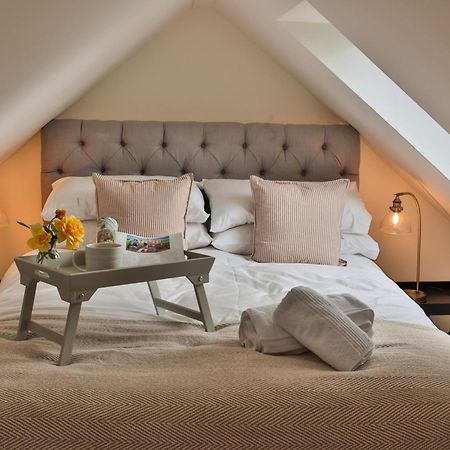 Вилла Oak Tree Hideaway Уитчерч Экстерьер фото