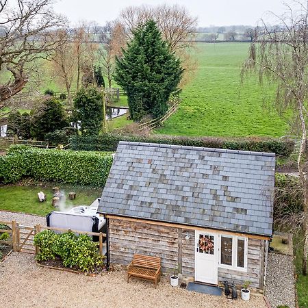Вилла Oak Tree Hideaway Уитчерч Экстерьер фото