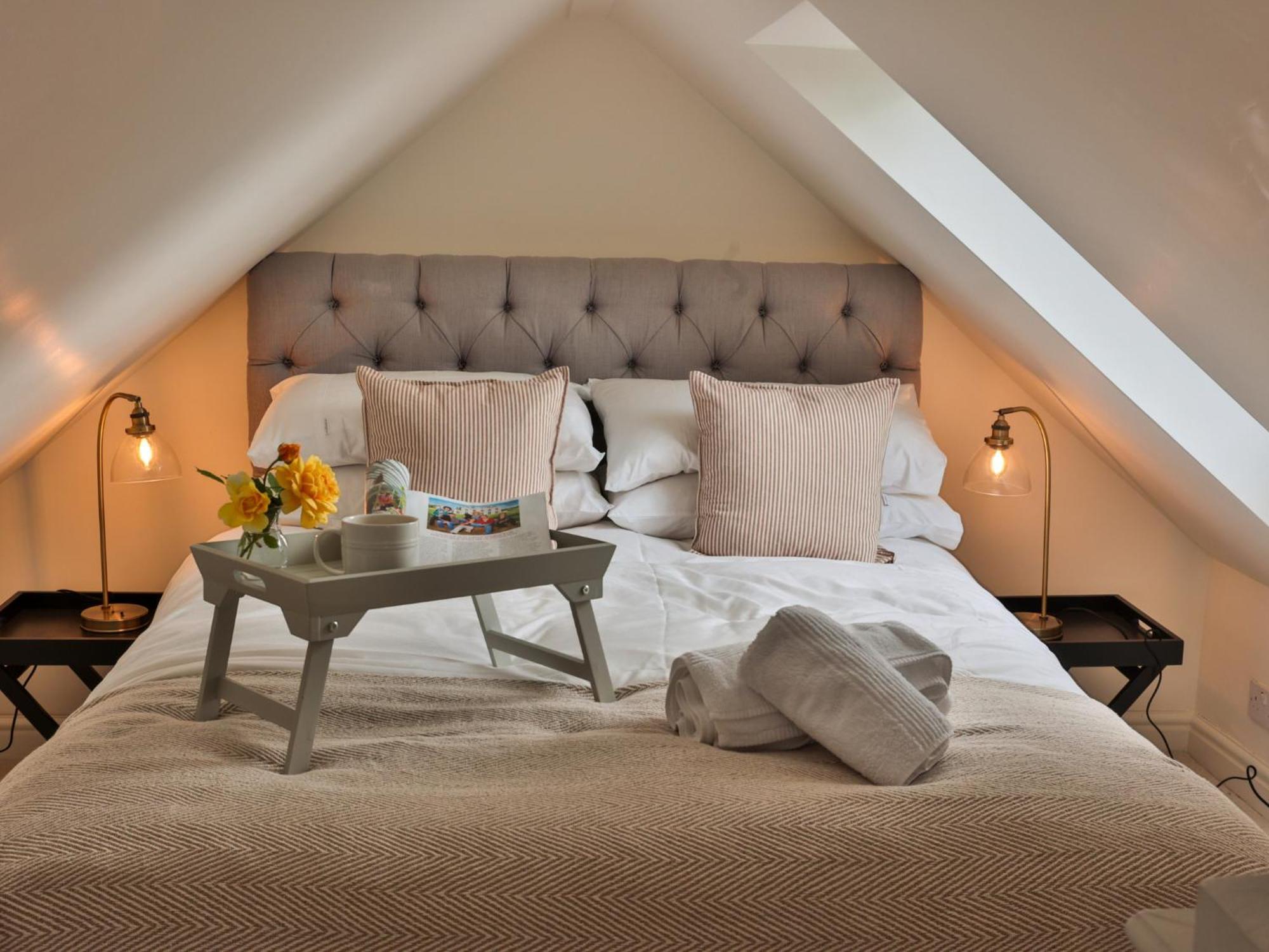 Вилла Oak Tree Hideaway Уитчерч Экстерьер фото