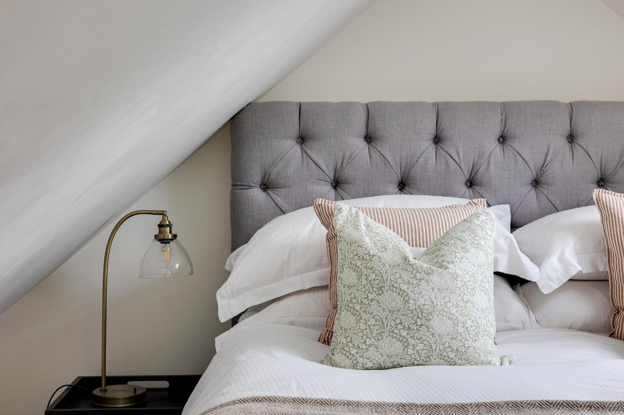 Вилла Oak Tree Hideaway Уитчерч Экстерьер фото