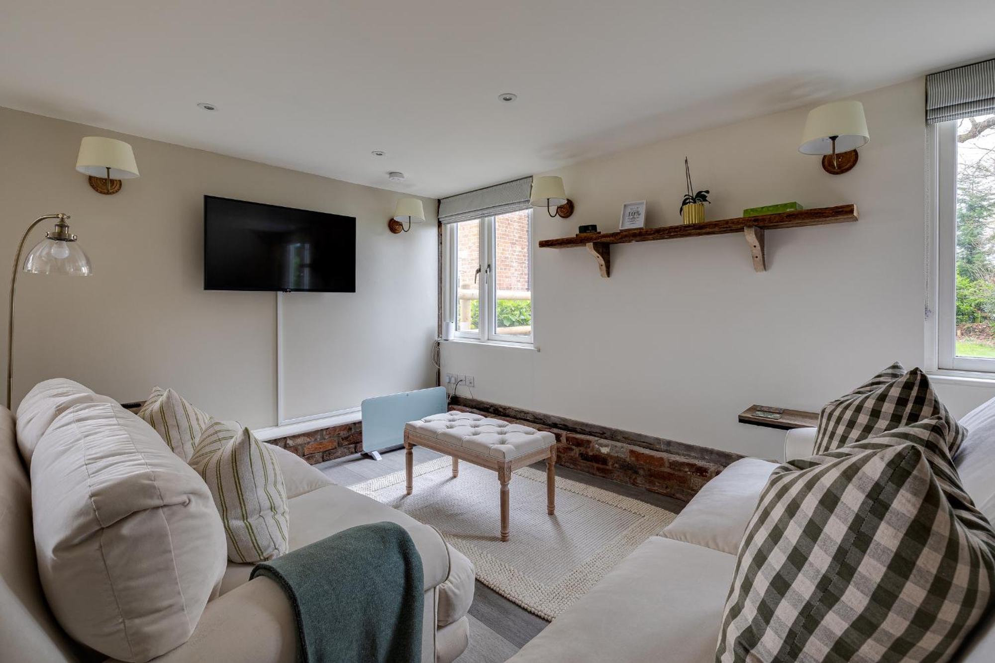 Вилла Oak Tree Hideaway Уитчерч Экстерьер фото