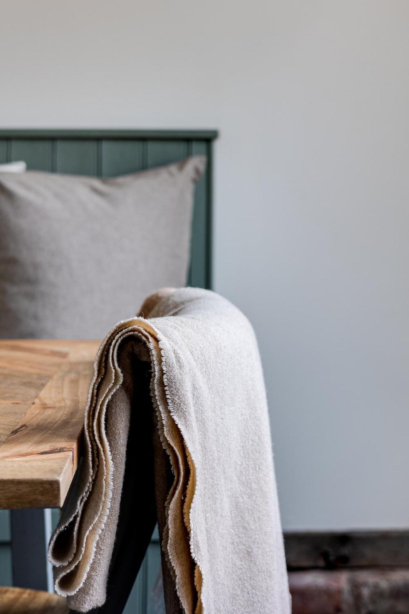 Вилла Oak Tree Hideaway Уитчерч Экстерьер фото